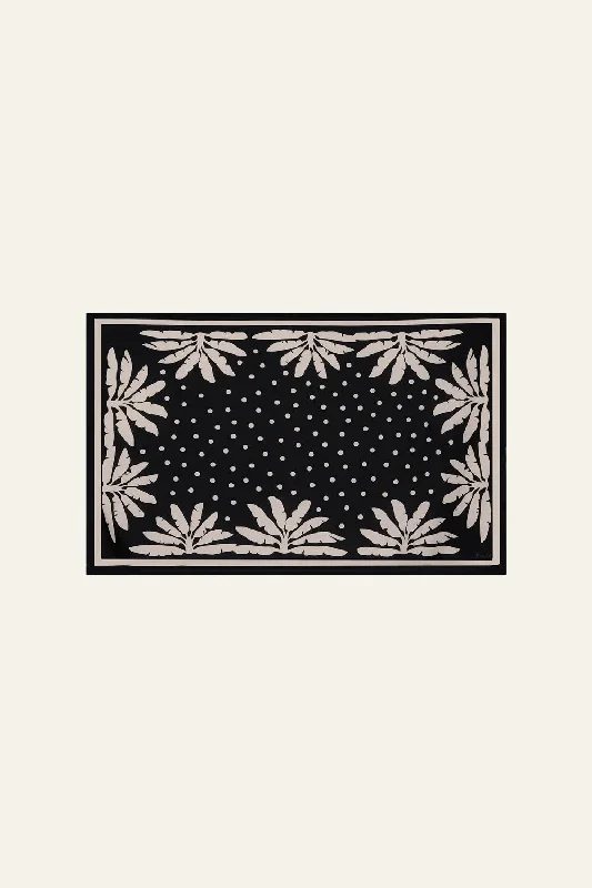 La Jungla Shawl in Black